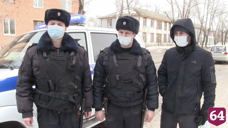 Под Саратовом прохожий помог фармацевту задержать грабителя