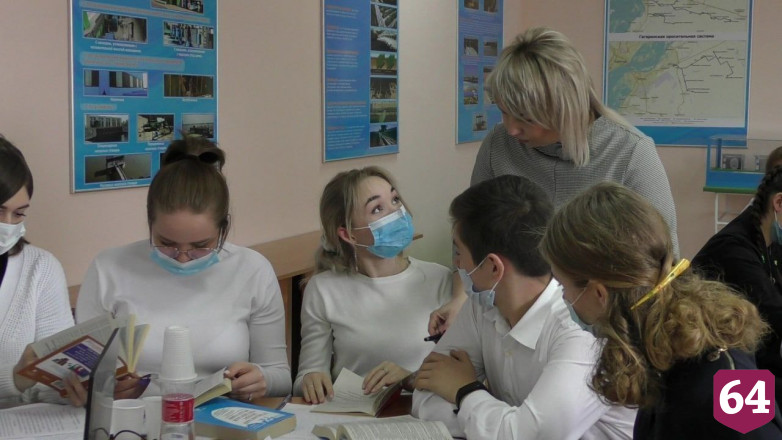 Депутат Госдумы высоко оценил мастерство педагогов саратовских техникумов 