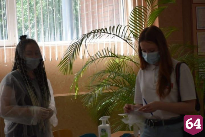 Юные жители Саратова в День молодежи поддержали изменения в Конституцию 