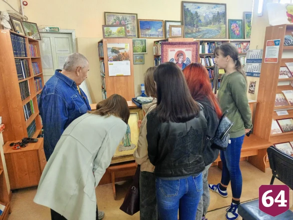 Саратовский мастер вышивает ангелов старинным швом «в раскол»