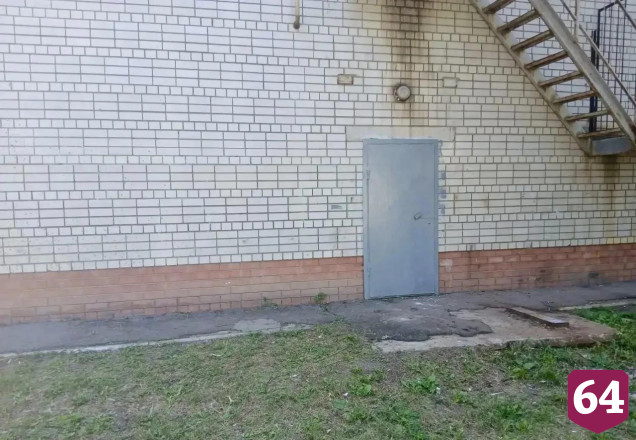 В Энгельсе демонтируют неэстетичные вывески и удаляют граффити
