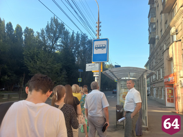Жители Саратова отказываются ездить в маршрутках стоя