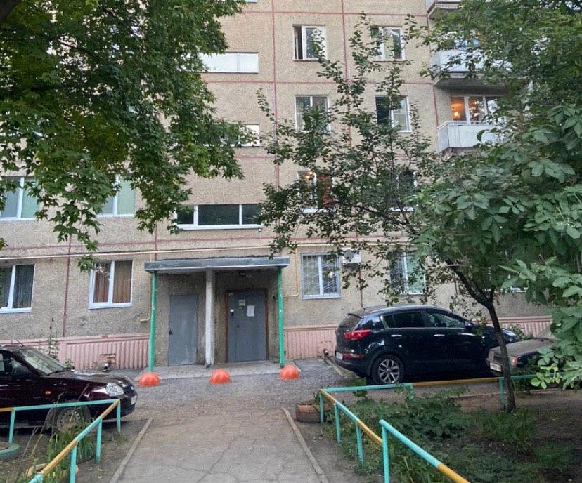 Жители центра Саратова вторые сутки сидят без холодной воды
