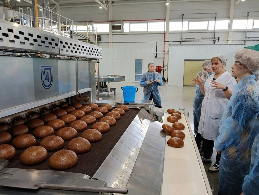 Саратовские школьники увидели полный цикл производства хлеба