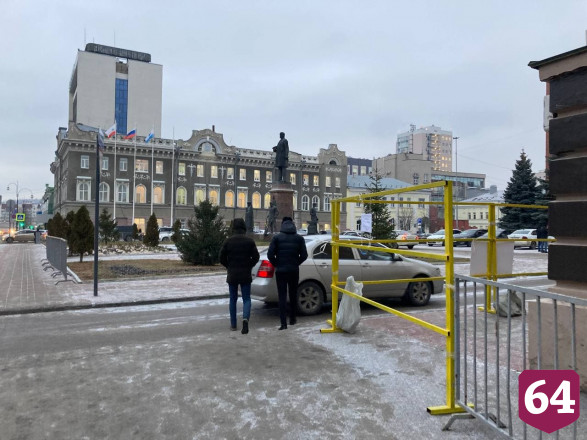 В Саратове противники вакцинации штурмовали областную думу