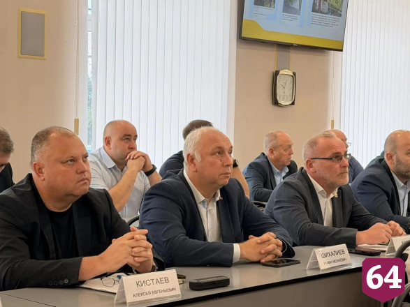 В Энгельсе запущено освещение на 21 остановочном павильоне