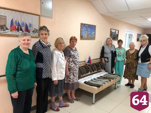 Проживающие Энгельсского дома-интерната участвуют в акциях для военнослужащих