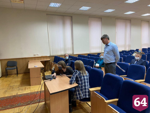 Многоэтажку в центре Саратова не могут достроить из-за высоты крана 