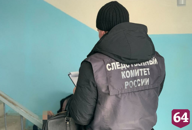 Житель Саратова нашел в подъезде труп неизвестного мужчины 