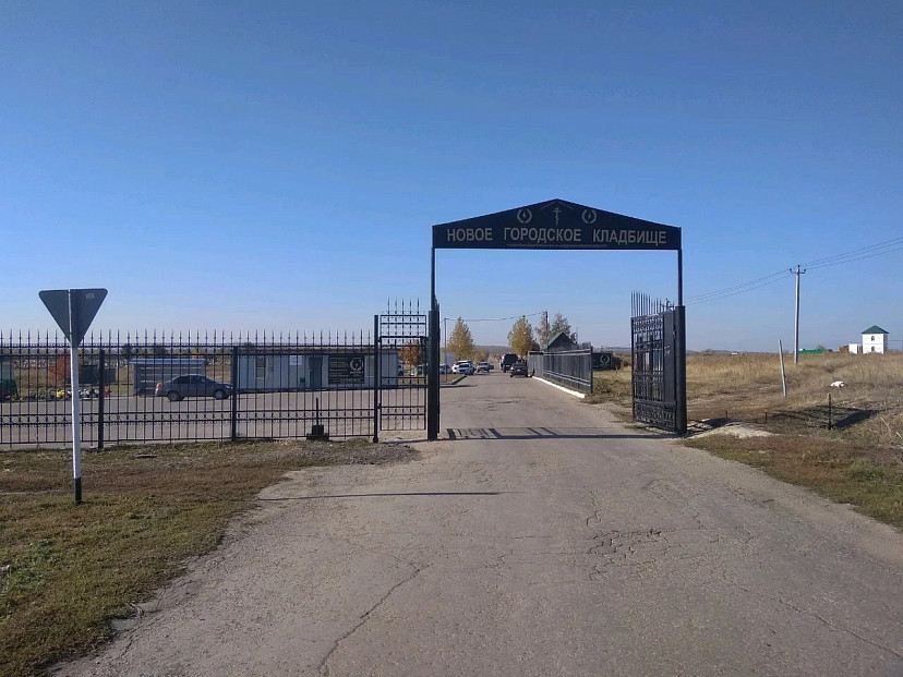 Сотрудник «Ритуала» попался на продаже бесплатного участка на кладбище