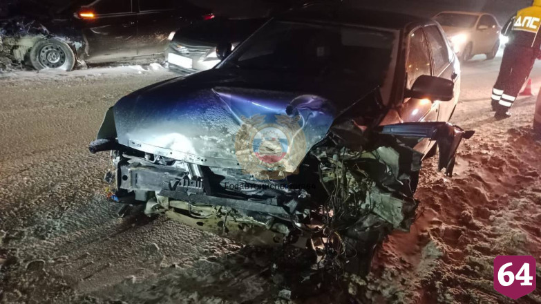 В Саратове водитель «Приоры» пострадала в ДТП с иномаркой