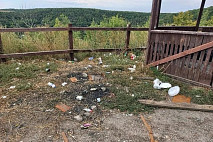 В Саратове вандалы превратили смотровую площадку в свалку