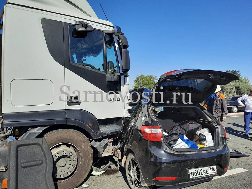 Семья из Татарстана погибла в аварии с фурой под Саратовом 