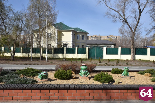 В саратовском парке поселился волк ростом с человека