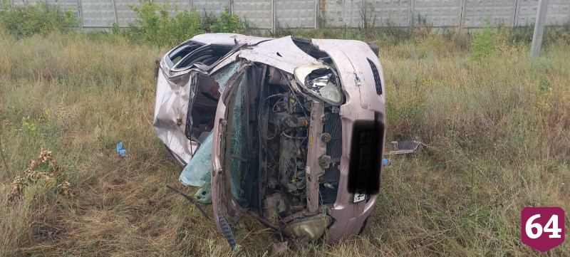 В опрокинувшейся под Саратовом иномарке погибла женщина