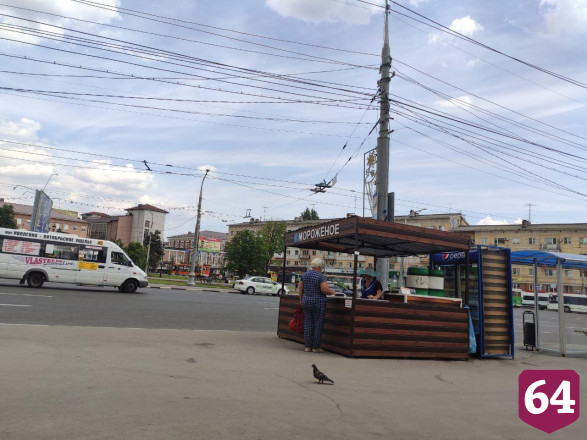 На Привокзальной площади продавцы массово игнорируют масочный режим 