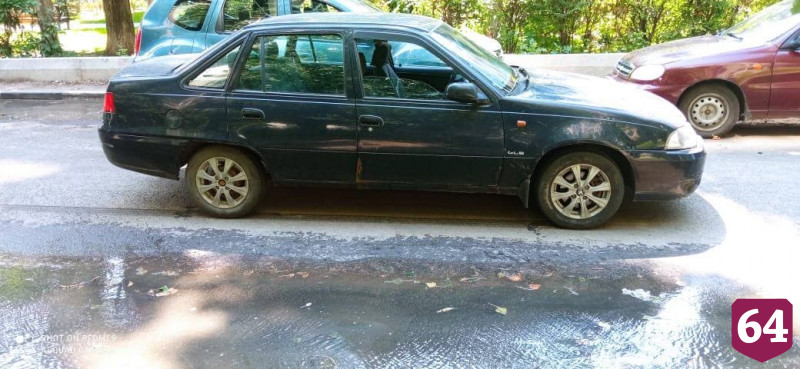 В Саратове мальчик на велосипеде выехал на дорогу и попал под машину