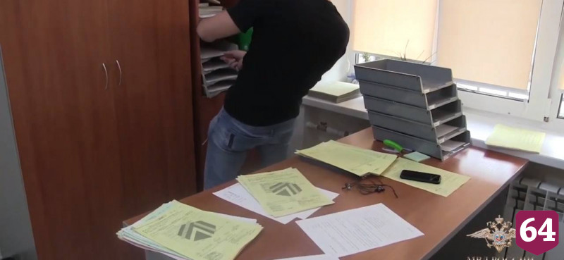 В Саратове задержали банду «оконных» мошенников