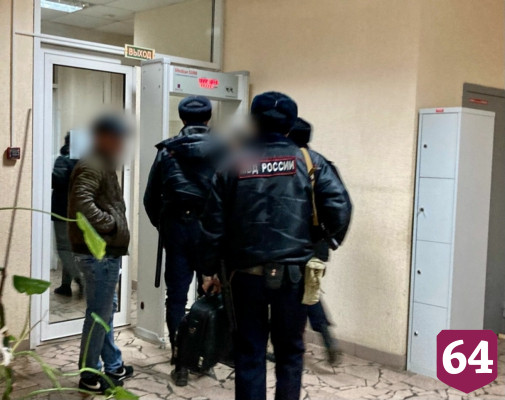 Саратовца осудили на 9 лет за изнасилование 16-летней девушки в подъезде