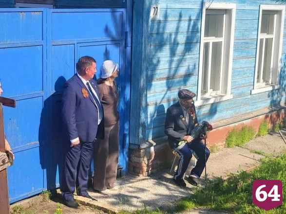 В Энгельсе с Днем Победы поздравили стрелка Великой Отечественной войны
