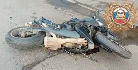 На Большой Горной в ДТП разбился байкер и его пассажирка 