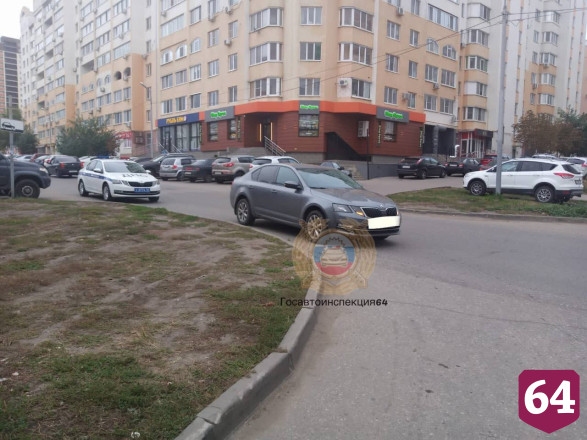 В Саратове на улице Тархова под иномарку попал 11-летний мальчик 