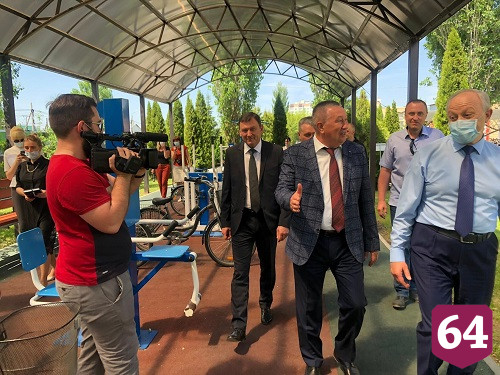 Губернатор поблагодарил коллектив Энгельсского дома-интерната за труд