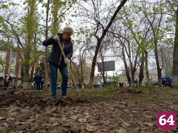 Саратов от мусора убирали 19,5 тысячи человек