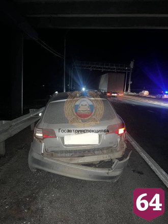 В Саратове мужчина травмировался в аварии с фурой