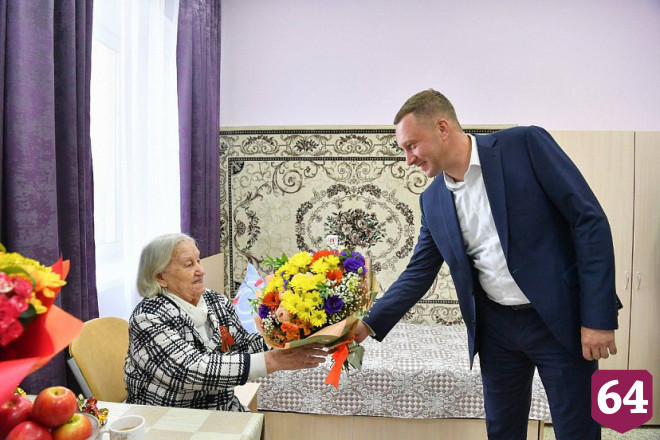 Саратовский министр поздравил ветерана войны со 104-летием 