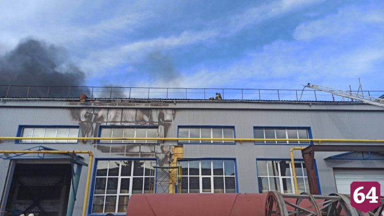 В Саратове полыхает зуборезный завод