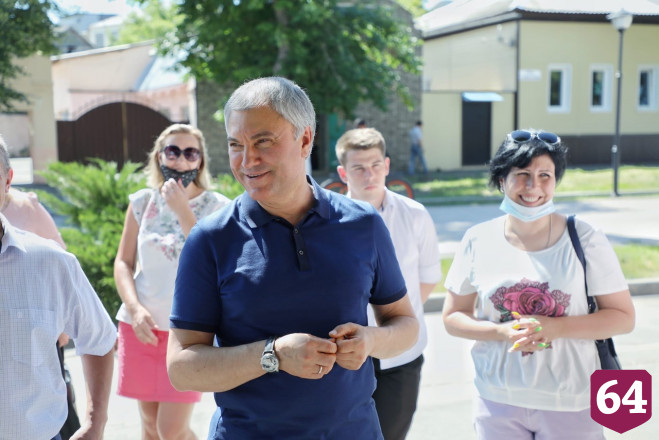 Володин не увидел помощи главы района в ремонте тротуаров