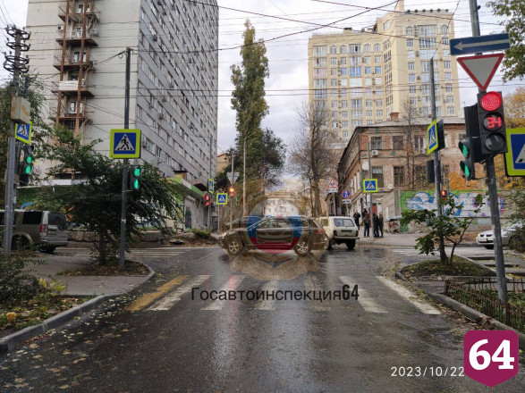 Три девушки пострадали в аварии с «Нивой» в Саратове