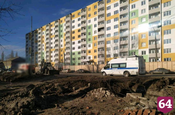 В Саратове молодого мужчину изрезали и бросили умирать от холода у стройки