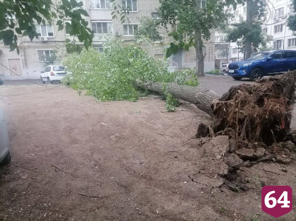 Саратовцы перед ураганом увидели в небе девятый вал
