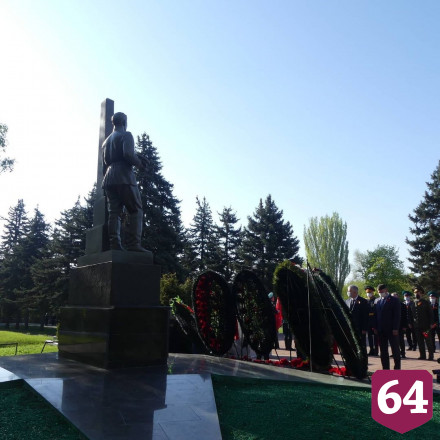 Саратовский губернатор почтил память героев Великой Отечественной