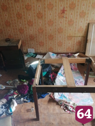 Саратовец из-за бомжей готов заварить дверь соседней квартиры 