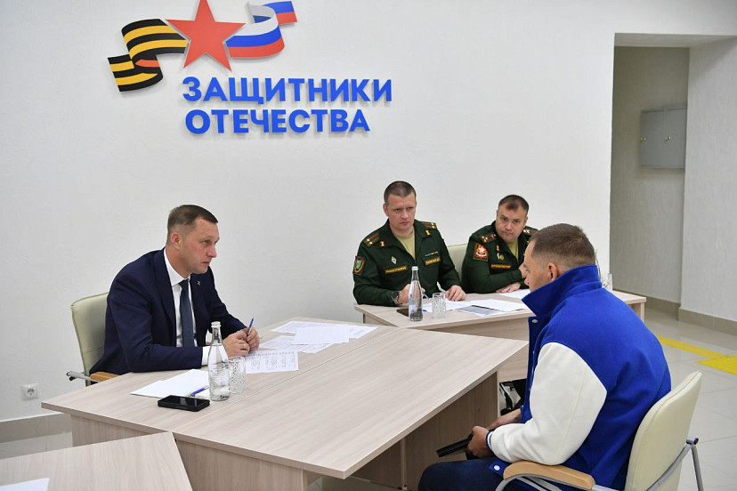 На приеме губернатора одинокий отец и участник СВО поблагодарил земляков за помощь