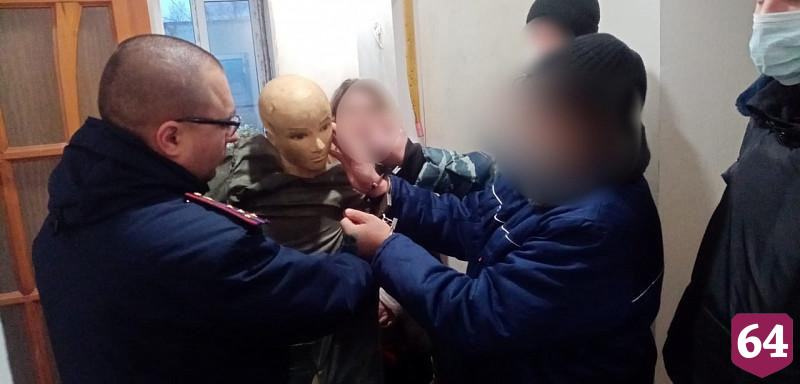 Под Саратовом мужчина в такси до смерти избил жену 