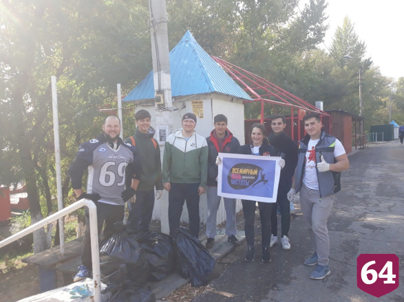 С энгельсского пляжа вывезли грузовик мусора