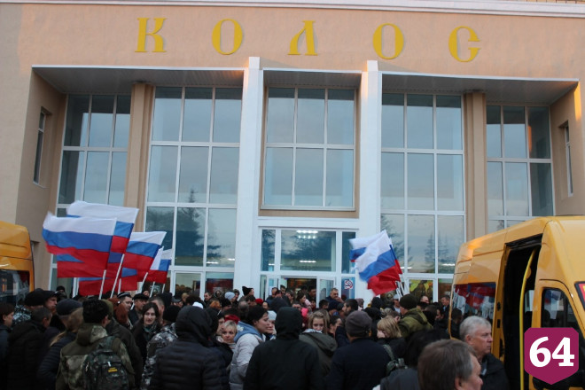 Мобилизованных саратовцев на проводах благословляли священники и имамы