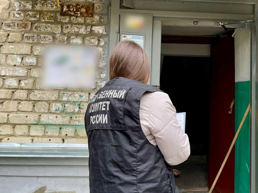 В подъезде дома нашли труп неизвестного с разбитой головой