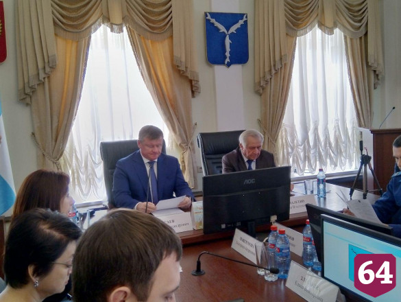 Саратовские чиновники обещали проработать вопрос бесперебойного вывоза мусора зимой   