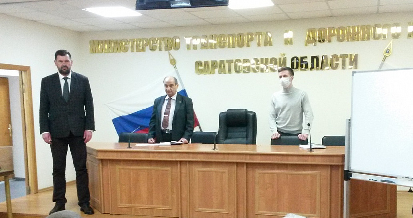 Жителей Саратова учили отличать технологии ремонта дорог 