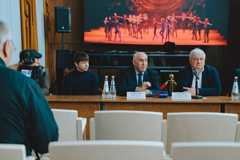 Гендиректор Донецкого театра рассказал в Саратове о мобилизованных артистах 