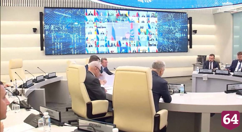 Губернатор потребовал обеспечить саратовских аграриев топливом