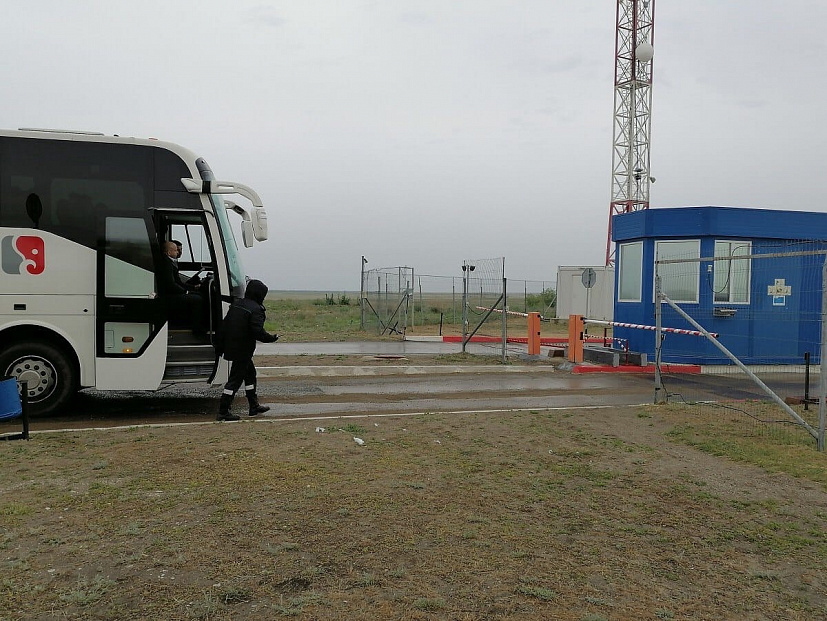 Автобусы со студентами из Казахстана пересекли границу Саратовской области