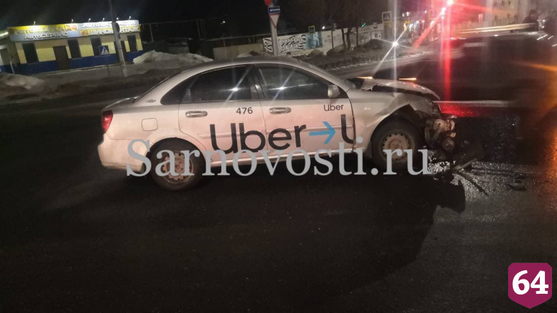 В аварии с такси на проспекте Строителей разбились две девушки