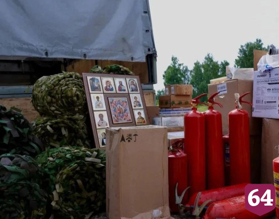 Саратовские пожарные отправили в зону СВО огнетушители и икону