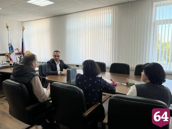 Питерский район активно помогает фронту